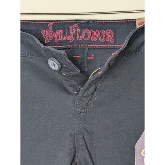 WALLFLOWER JEANS womens Low Rise Dark Blue shorts size 3 NWT Preppy Y2K - Picture 3 of 7